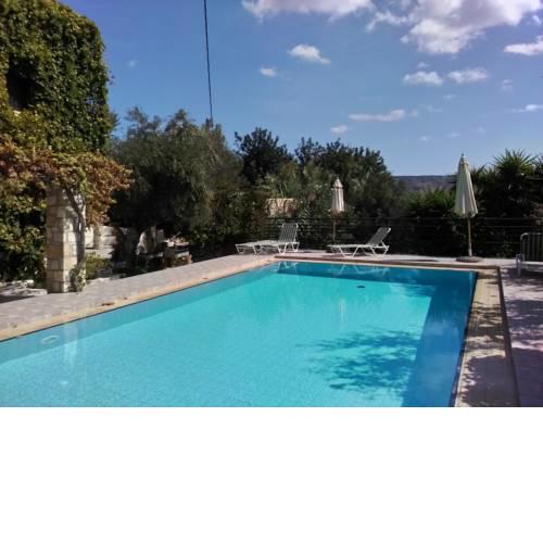 Ideal small family, traditional village close to beaches