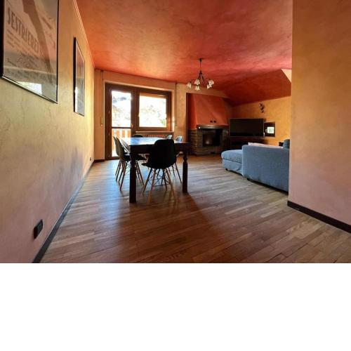 Ideale per due famiglie. Comodo a centro e piste