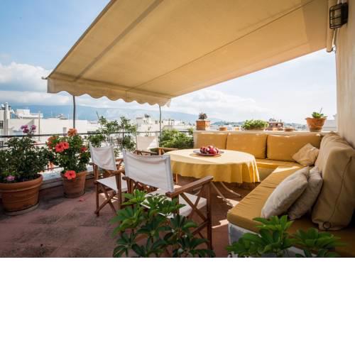 Ideally located flat for 4 ppl next to Acropolis