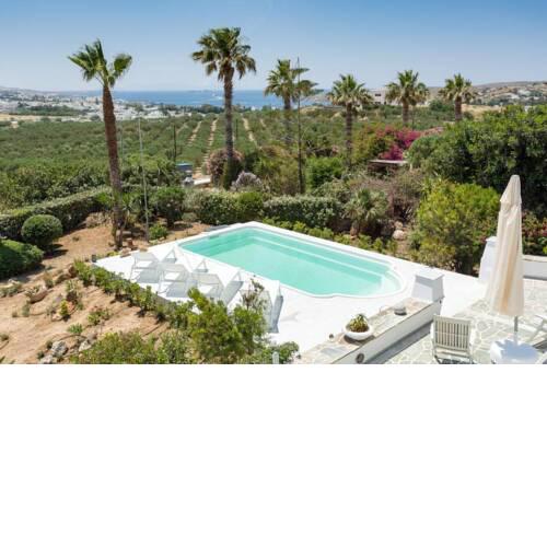 Ideally located Villa w 3 bedrooms , Pool & Bbq
