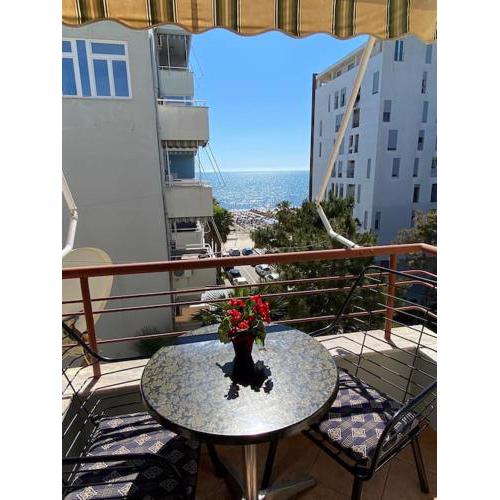 Ideally seascape flat, with beach view from balcon