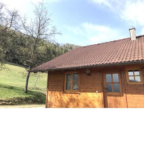 Idyllisches Blockhaus im Alpenvorland