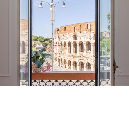 iFlat Unforgettable in front of Colosseum