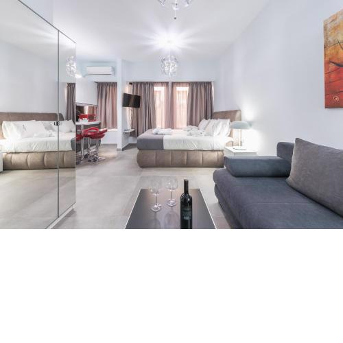 Iguana Gold Luxury Suites 1min from Ermou str