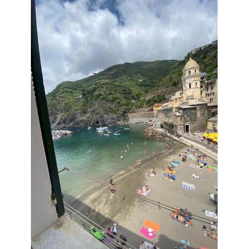 Il mare alla finestra (Vernazza) - GenovaInRelax