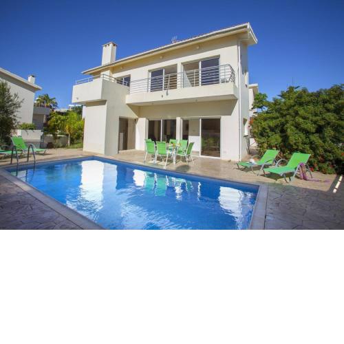 Imagine You and Your Family Renting this Luxury Villa in Protaras, minutes from the Beach, Protaras Villa 1477