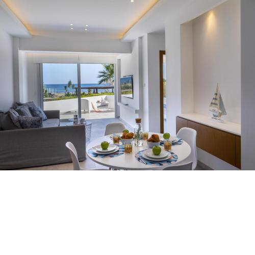 Imagine You and Your Family Renting this Perfect Beachfront Apartment, Larnaca Apartment 1388