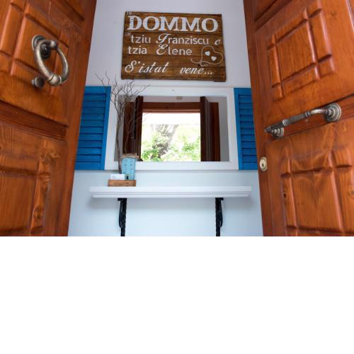In Dommo de Tziu Franziscu e de Tzia Elene