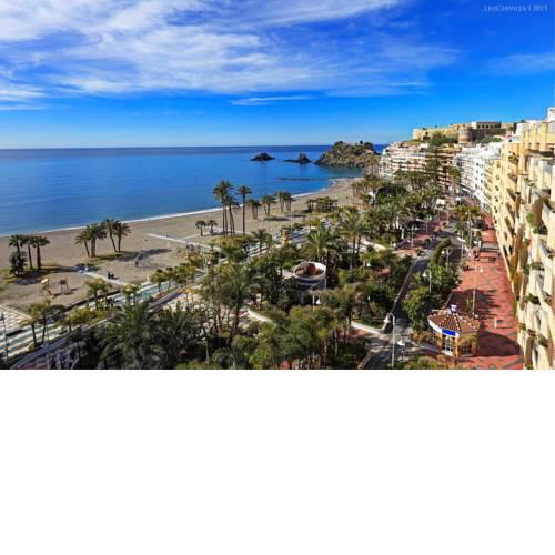 In the center & very close to the Paseo beach, with double garage, renovated and fully equipped appartment