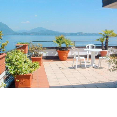 In the heart of Baveno within walking distance of the lake
