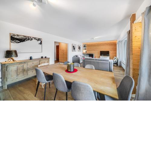 In the heart of Crans, fireplace and parking