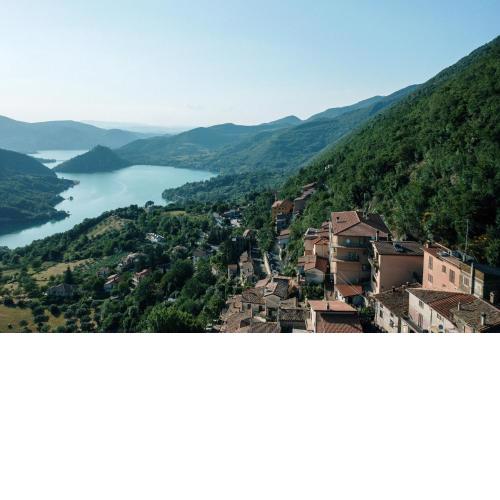 (Incanto sul Lago Turano) la vista panoramica più bella