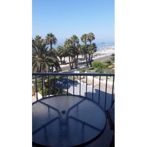 INCREÍBLE APARTAMENTO EN PRIMERA LÍNEA DE PLAYA