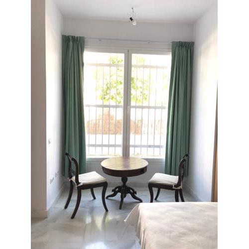Independent double bedroom [AC]+private bathroom