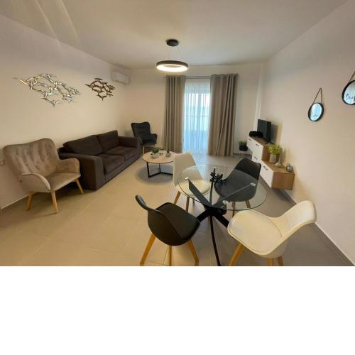 INDIGO BLUE Seaside Deluxe Apartments