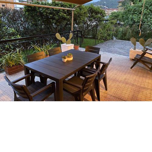 Intera casa con giardino vicino al mare Andora