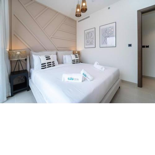 Intimate Apartment with Scenic View of Dubai Creek