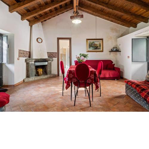 Inviting Cottage in Maniace with Private Garden