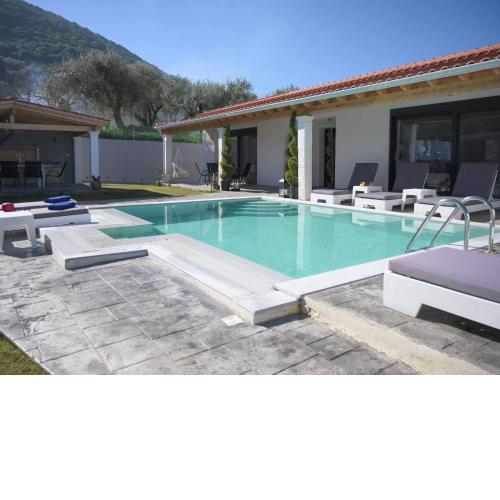 Inviting Villa in Kato Spileo with Private Swimming Pool