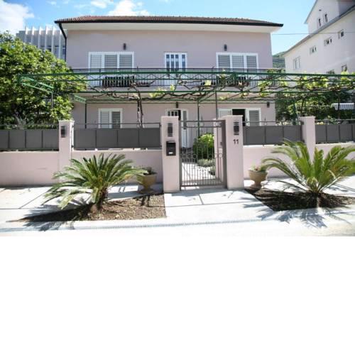 Ioannis Apartments