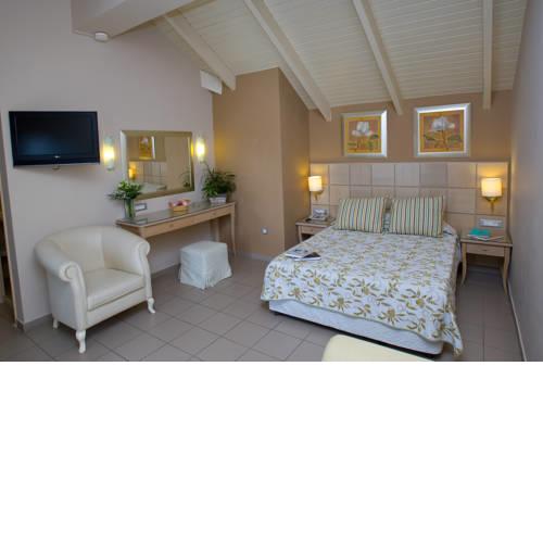 Ionian Plaza Hotel