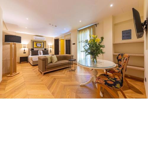 IPELHOME - Plaka Boutique Apartments