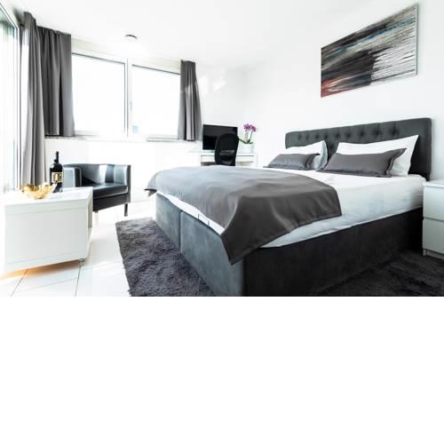 iQ130 Apartment Hotel