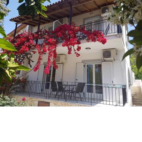 Irini Apartments and Studios