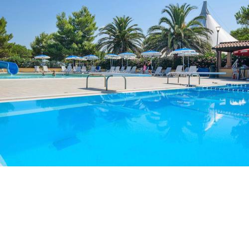 ISA-Appartament plus with mezzanine, 4 beds, air conditioning and private outdoor area in Village with 6 swimming-pools