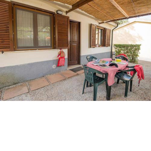 ISA-Appartament standard with mezzanine, 4 beds, air conditioning and private outdoor area in Village with 6 swimming-pools