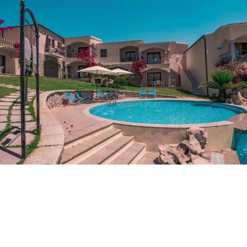 ISA-Residence with swimming-pool in Badesi, apartments with air conditioning and private outdoor space