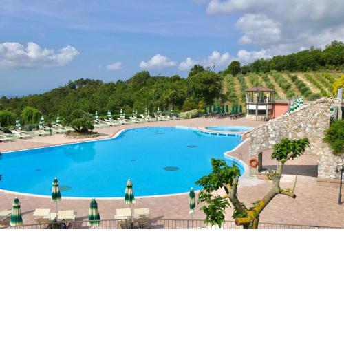 ISA-Residence with swimming-pool in Riparbella surrounded by greenery