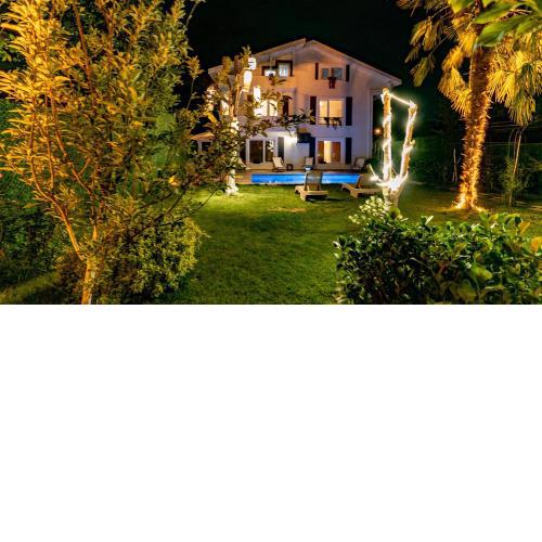 Isıtmalı Havuzlu,İki katlı Villa 12-16 Kişilik