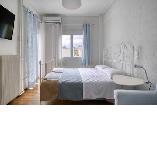 Island-style studio apartment in historic Athens