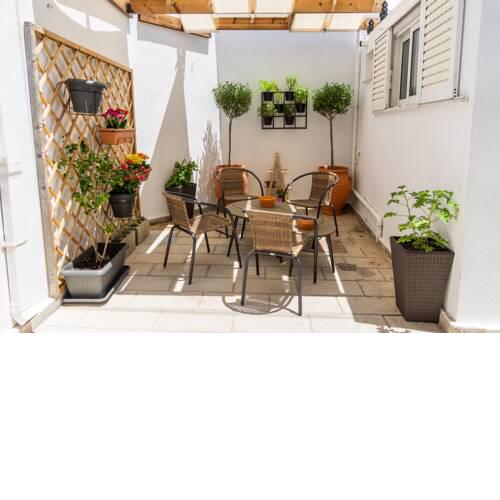 Islanders Yard Apartments