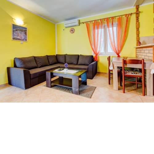 Ivan Apartments