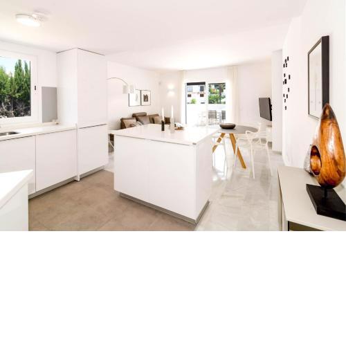 IVY4-Modern 2 bedroom duplex close to Beach