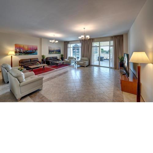 J5 Three Bedroom Terrace Apartment Motor City families only