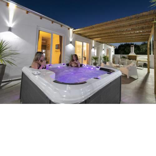 Jacuzzi deluxe villa