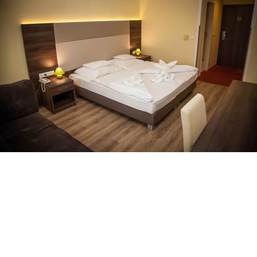 Jade Hotel