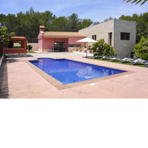 Jafra Villa Sleeps 9 with Pool and Air Con