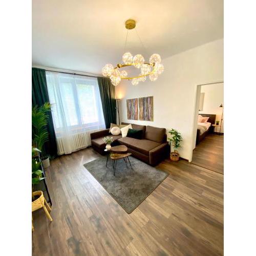 James Dean apartment - next to Nivy Bus station & Mall (Free parking on the weekend)