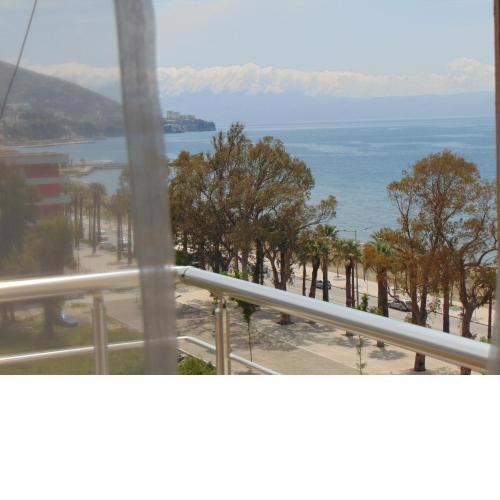 Janine's Seafront Apartment
