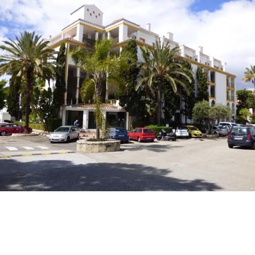 Jardines de Artola Apartment