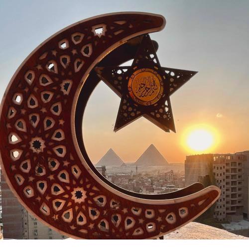 Jessy Pyramids View Inn