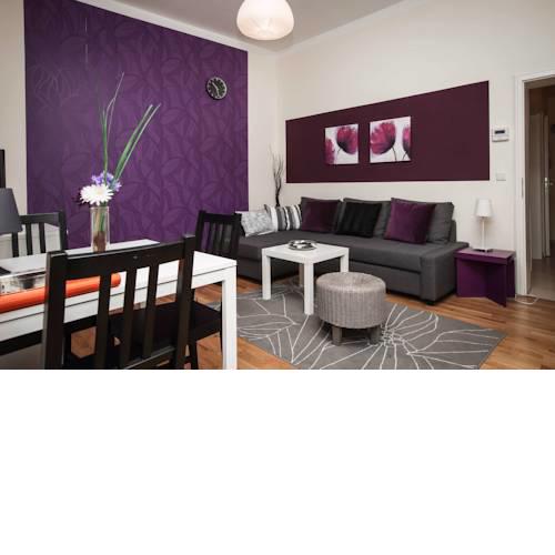 Joe's Apartments - 1010