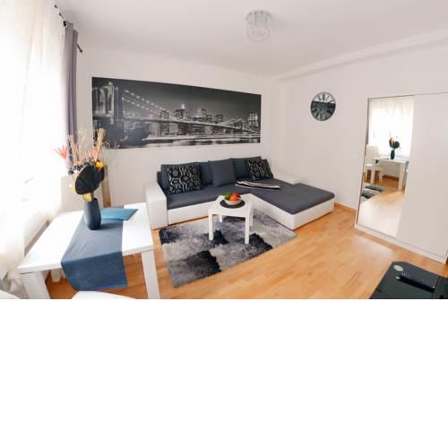 Joe's Apartments - 1030