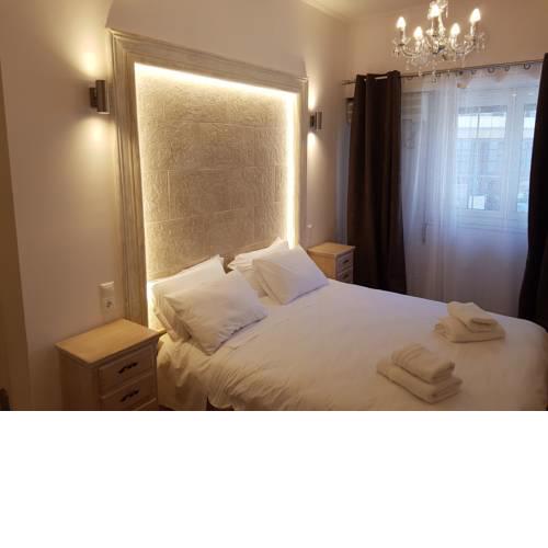 JOHN BEAUTY 50m2, METRO and ACROPOLIS 5'