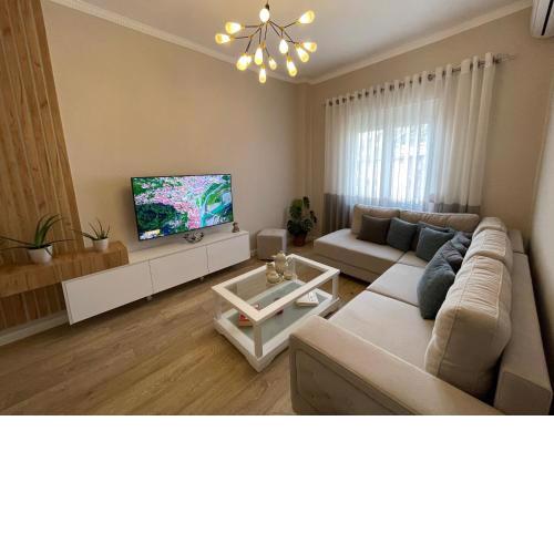 Joni & Joy Center Apartment