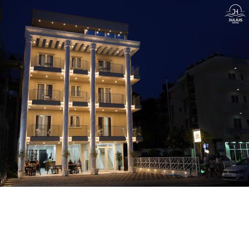 Julius Hotel